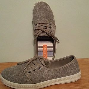 EUC Rocket Dog Tennis Shoes